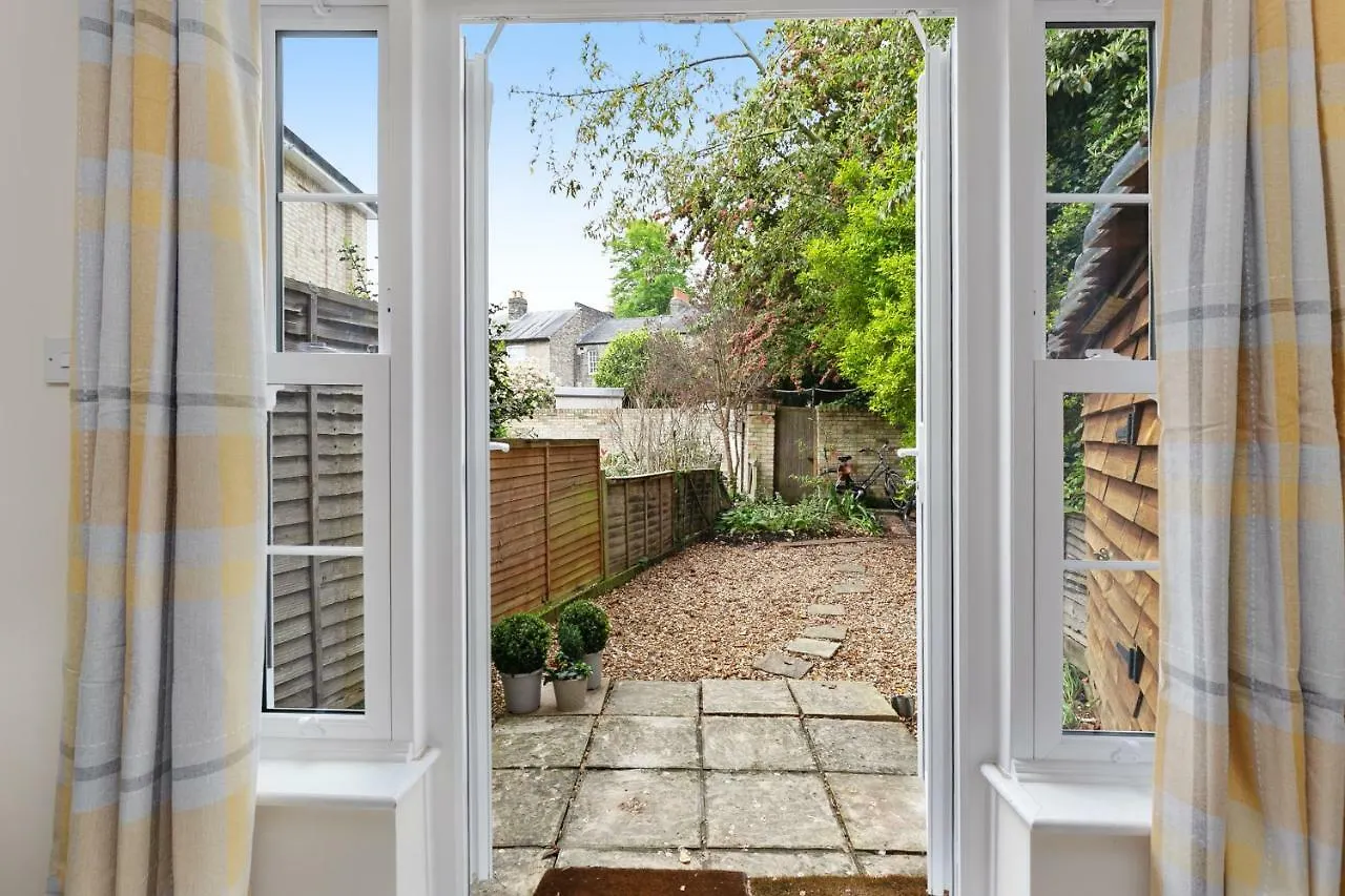 Stylish Cottage - Parking - Garden - Sleeps 6 Cambridge  Cambridge (Cambridgeshire)